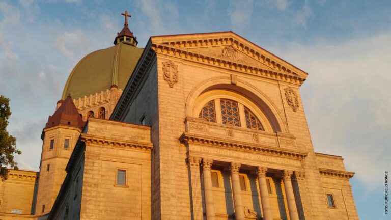 Foto trudeau iglesia