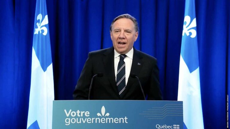 Foto legault contento