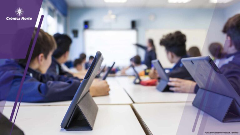 children study in class with their tablet
