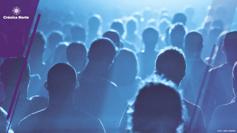 Blue ambiance and Crowd in silhouette during a Concert