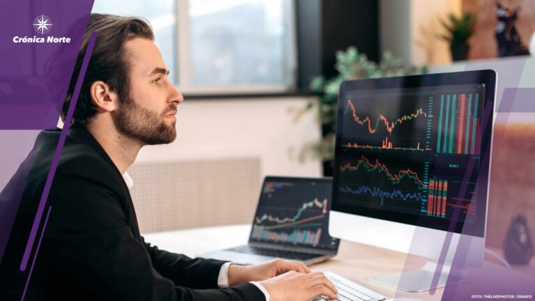 Smart stock trading investor, analyze the financial market of cryptocurrencies, invests in e-currency, buys or sells crypto coins, analyzes financial data, predicts stock exchange market