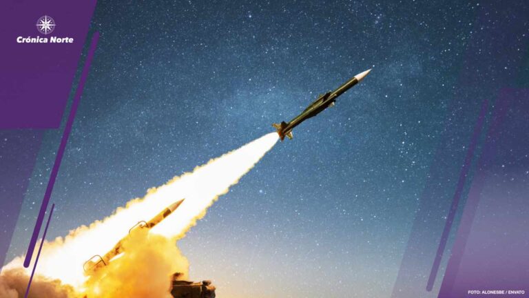 Nuclear missile with smoke and blast launching towards the targe