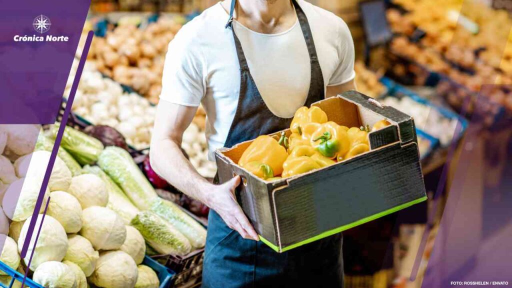 Worker with vegetables in the supermarket