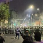La capital peruana vivió una intensa jornada de protestas el sábado 27 de septiembre, cuando cientos de jóvenes de la denominada Generación Z se enfrentaron con la Policía Nacional en el centro de Lima.