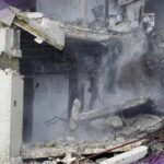 Más de 500,000 palestinos comienzan su regreso a Gaza tras una tregua, solo para hallar sus hogares convertidos en escombros.